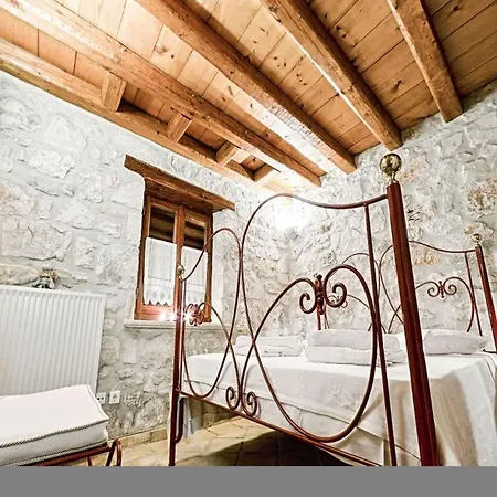Poseidon Apartment Skinaria
